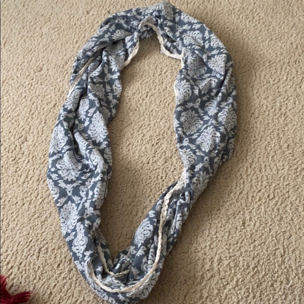 Infinity scarf